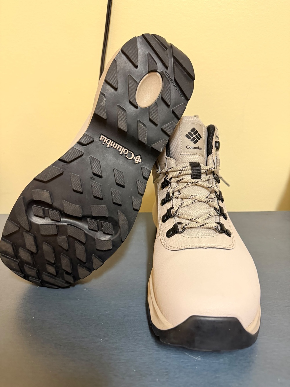 BRAND NEW Waterproof Columbia Newton Warden Hiking Boots Mens 8.5